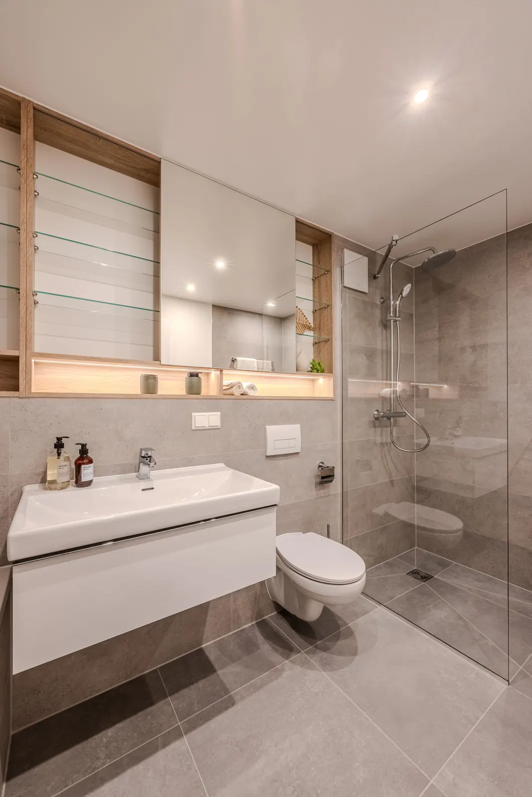Designbad mit bodenebener Dusche