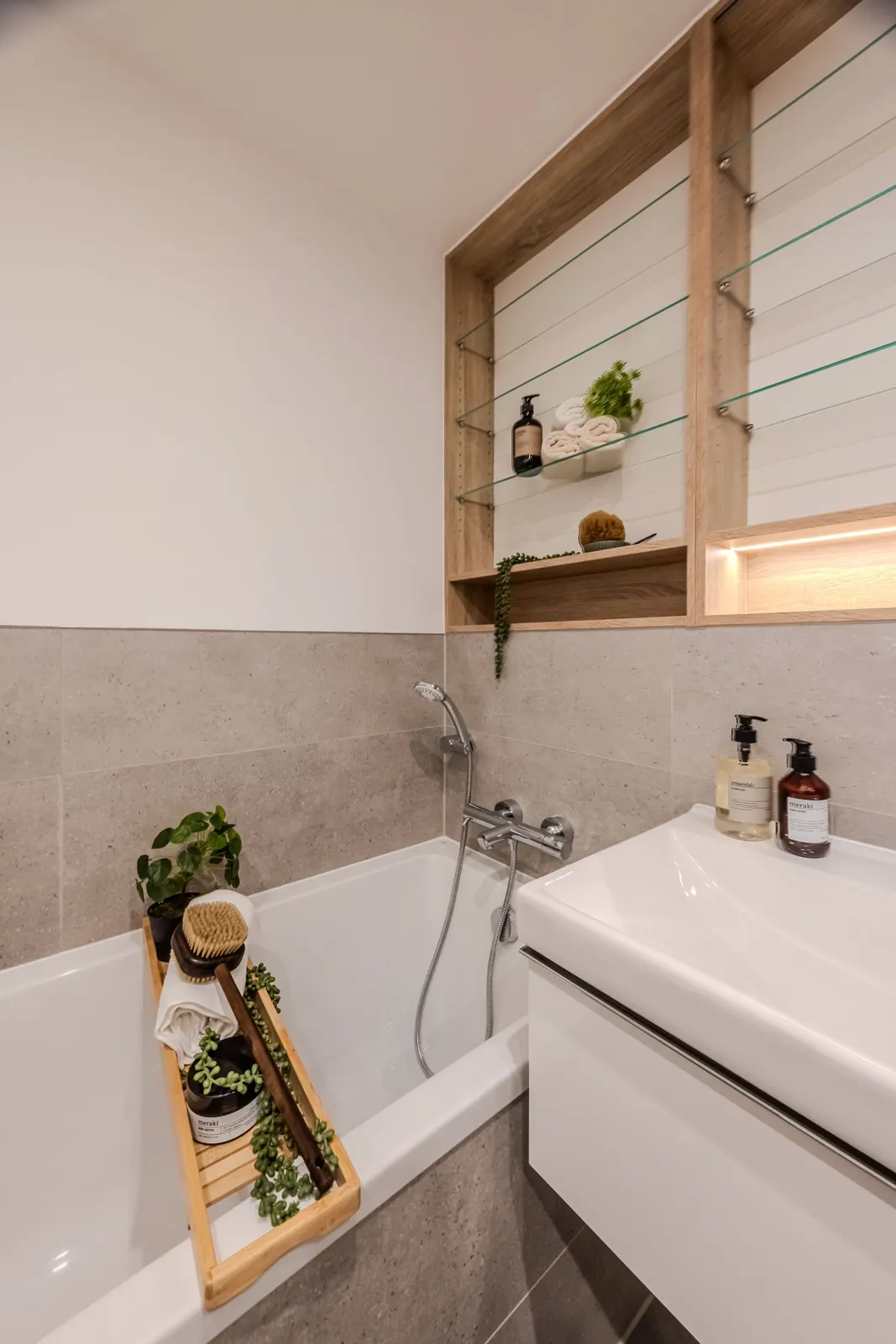 Bad mit Badewanne