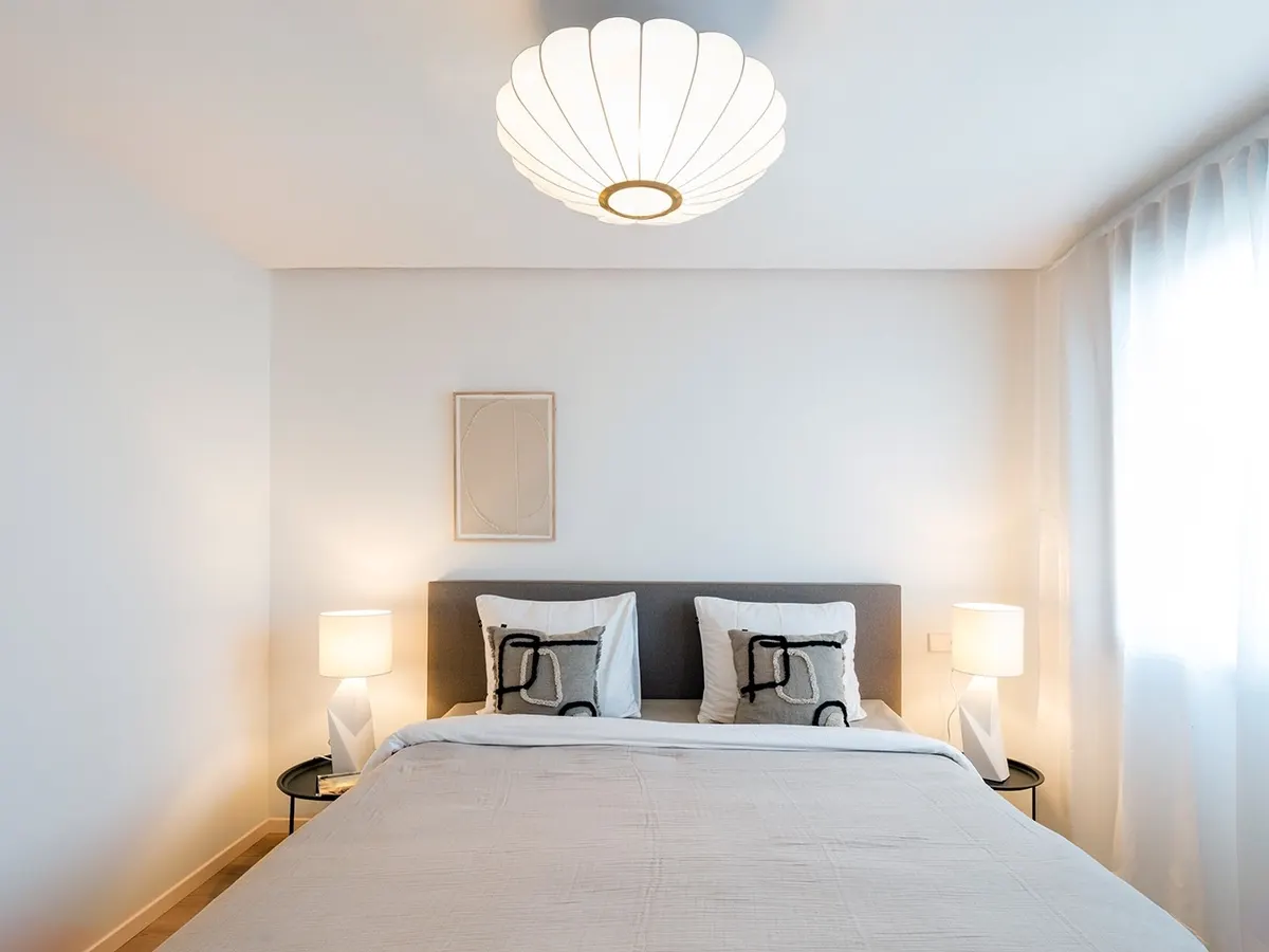 Schlafzimmer mit Doppelbett